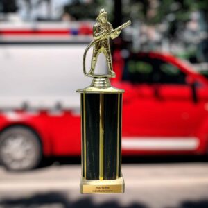 eberin · XL Feuerwehr Pokal · FFW Award · Feuerwehrmann Gold auf Säule Holi Pfauenauge/Gold · Jugendfeuerwehr Pokal · großer Pokal mit oder ohne Gravur ·